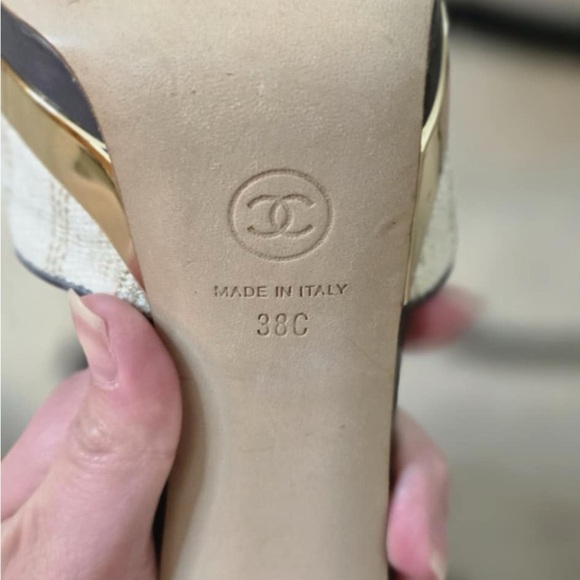 CHANEL Black and Cream Sandals - Picture 5 of 6